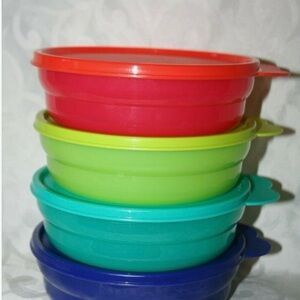 Tupperware- cereal bowls with lids